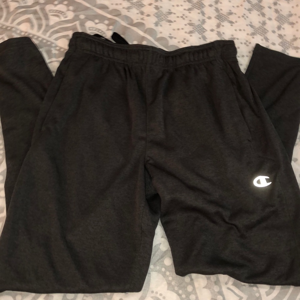 *Barely worn*Dark gray champion joggers
